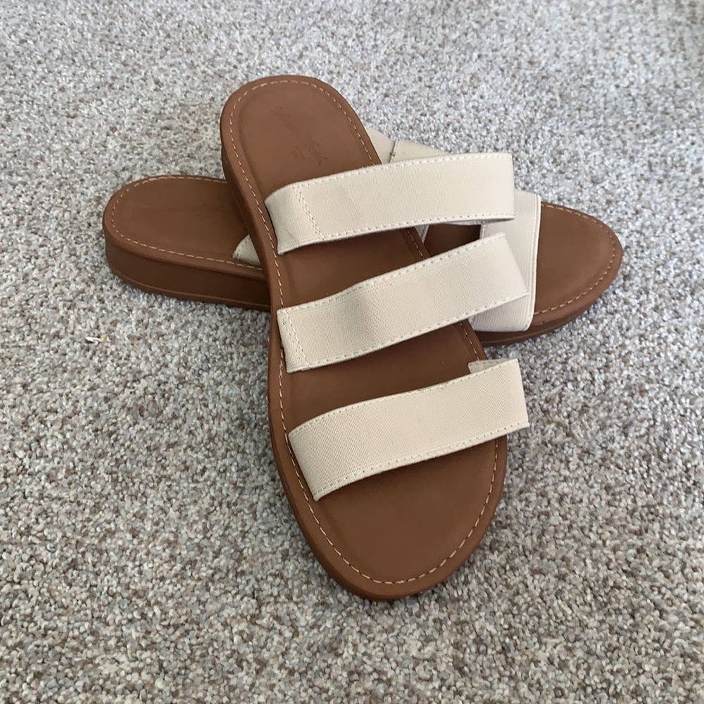Sandals - Picture 3 of 4